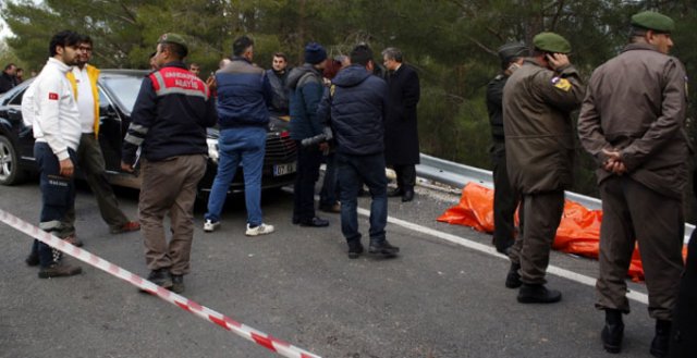 Antalya'da midibüs devrildi:2 Ölü 15 yaralı