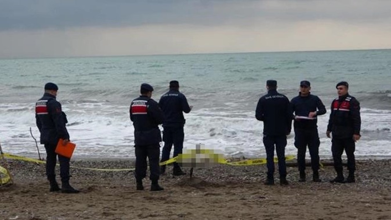 Antalya sahilinde çürümeye yüz tutmuş 2 ayrı erkek cesedi bulundu
