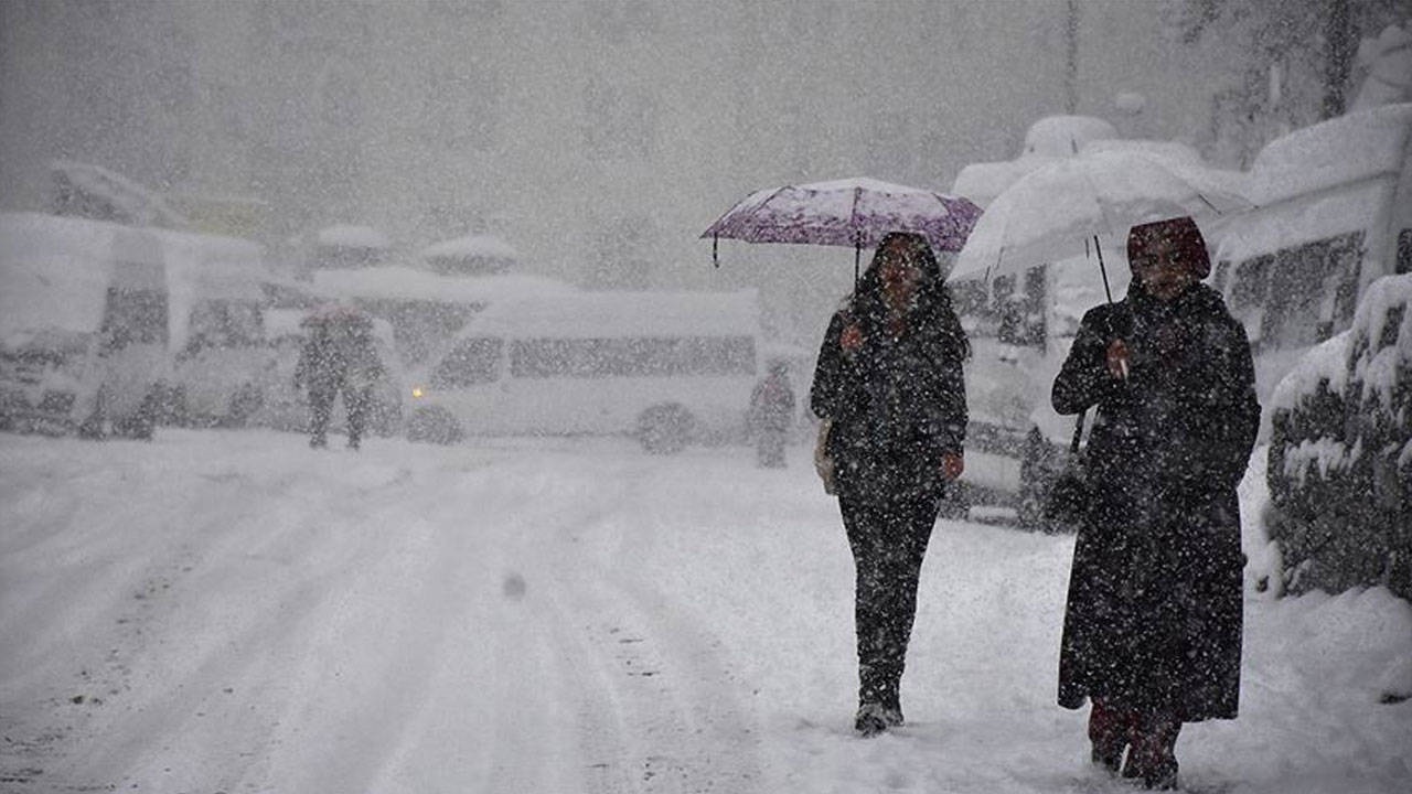 Kar bu kez geliyor! Meteoroloji  uyardı atkı ve berelerinizi hazırlayın