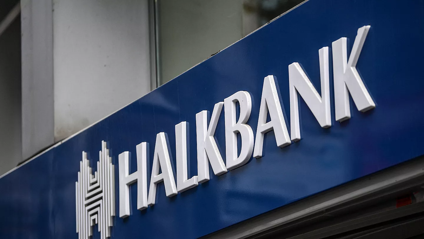 Halkbank Müşterilerinin İmdadına Yetişti: 10 Bin TL Nakit İsteyen Başvuruyor!