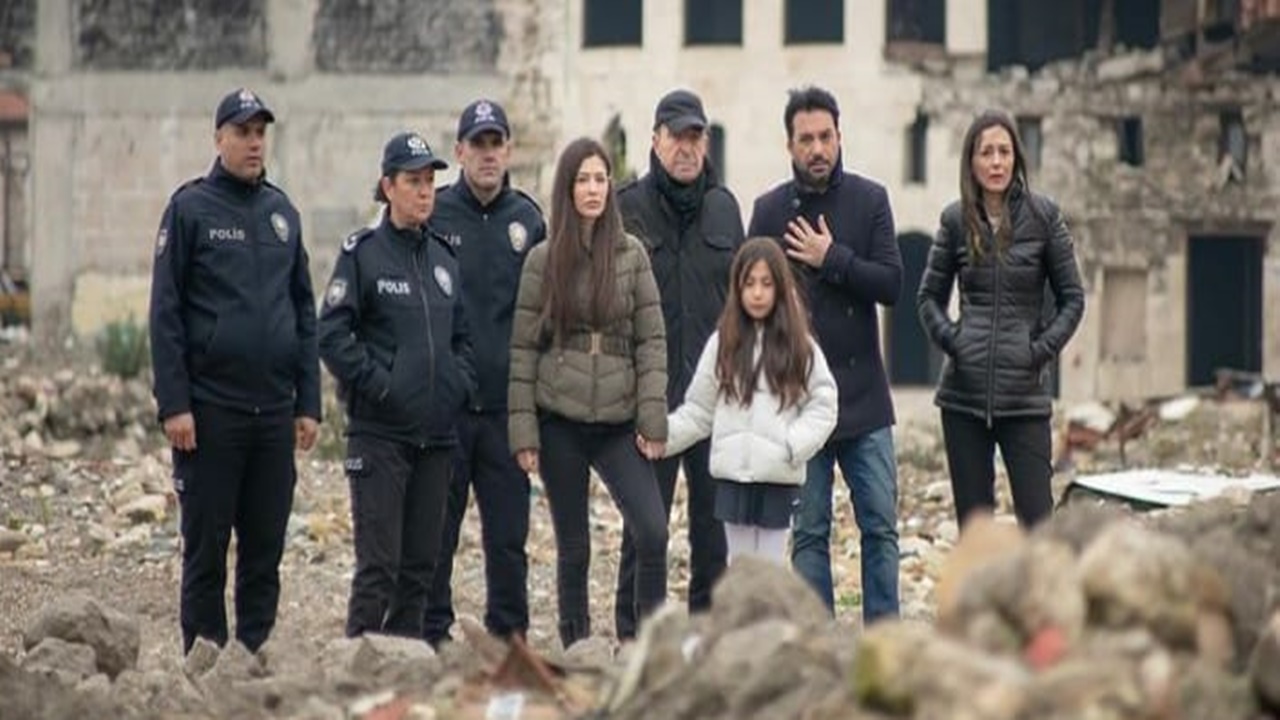 Arka Sokaklar ekibi deprem bölgesinde çekim yaptı! Hatay’dan duygusal yeni bölüm tanıtımı