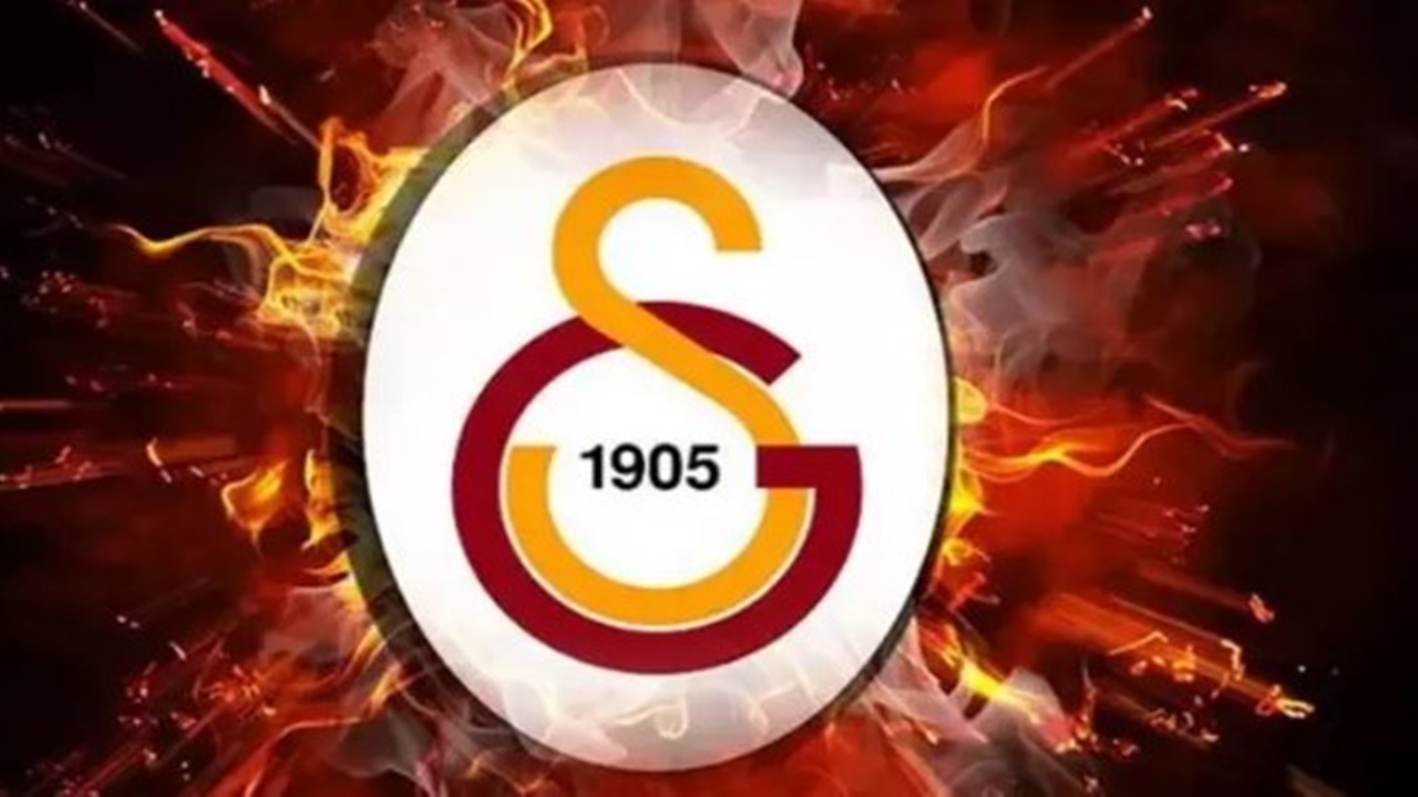 Galatasaray yeni transfer bombasını patlatıyor! Yıldız futbolcu İstanbul’da