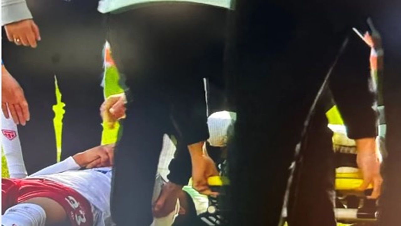 Sivasspor’da yürekleri ağza getiren sakatlık! Bartuğ Elmaz ambulansla hastaneye götürülüyor