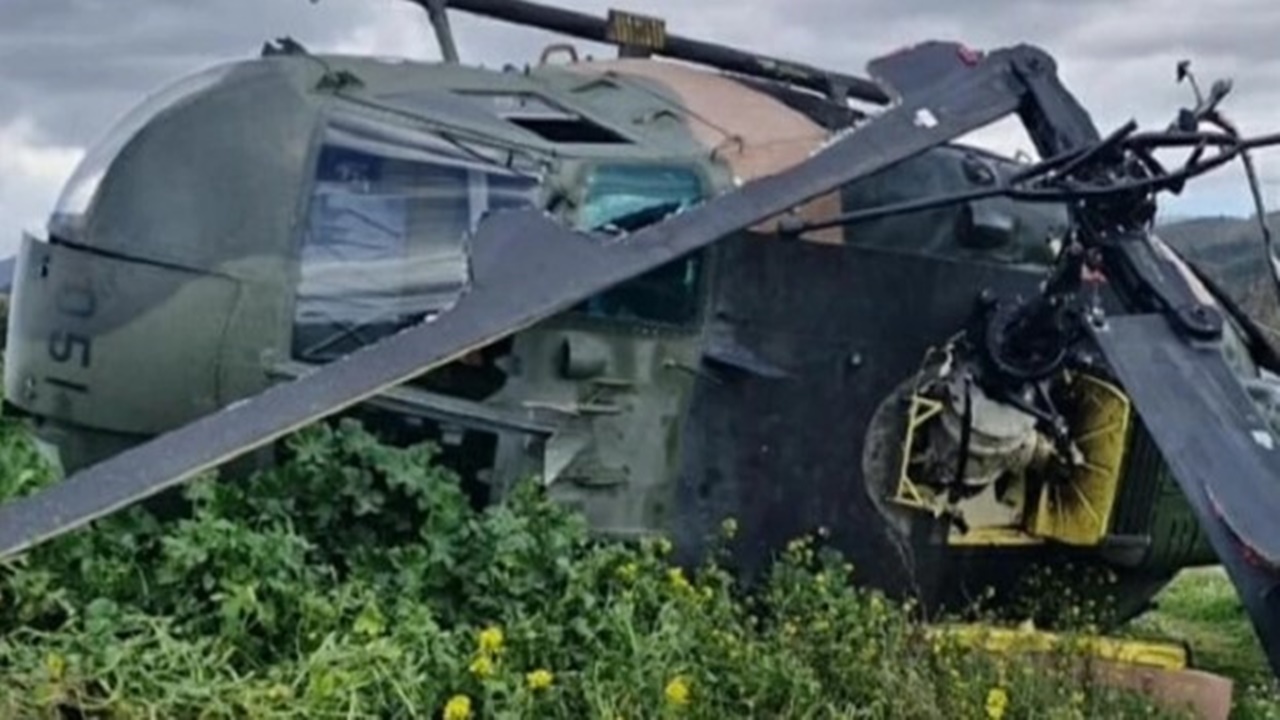 SON DAKİKA İzmir’de askeri helikopter zorunlu iniş yaptı