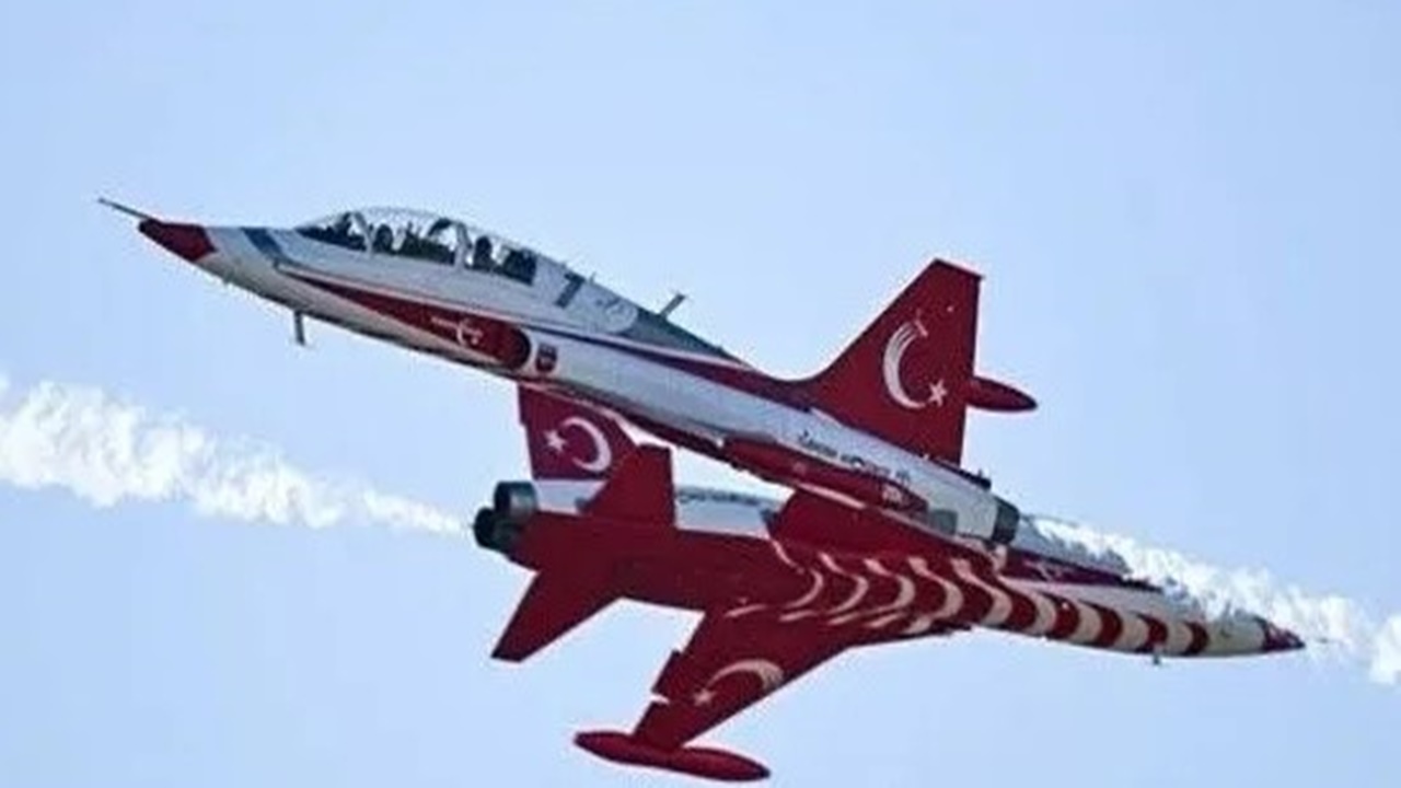 SON DAKİKA Konya 3. Ana Jet Üst Komutanlığı’nda eğitim uçağı düştü