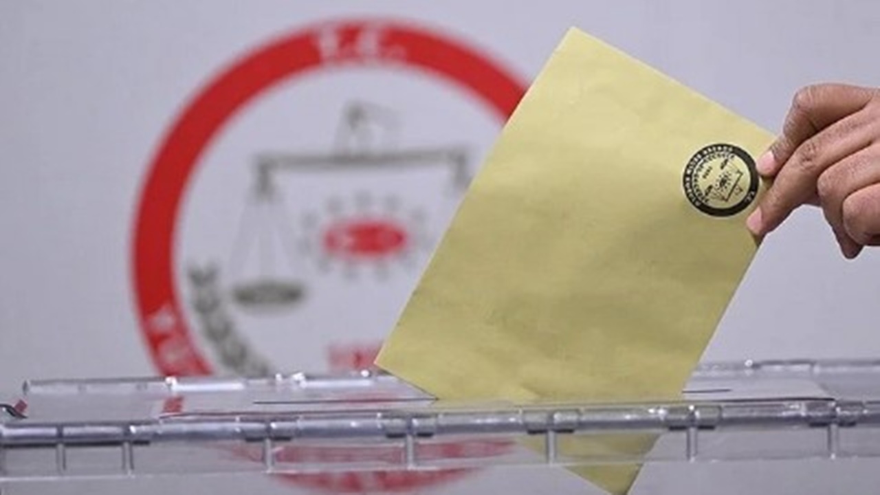 Oy kullanma saatleri! İstanbul, Ankara, İzmir oy kullanma başlangıç bitiş saati