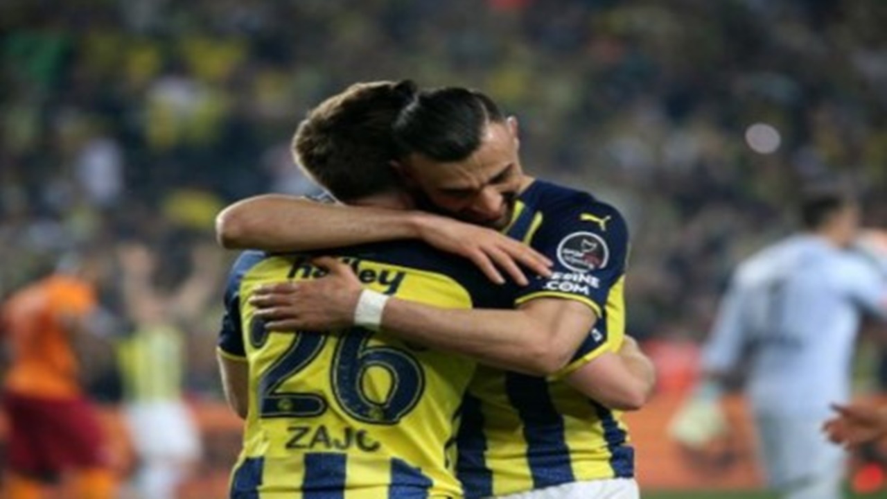 Fenerbahçe yıldız futbolcuya veda ediyor! İsmail Kartal biletini kesti