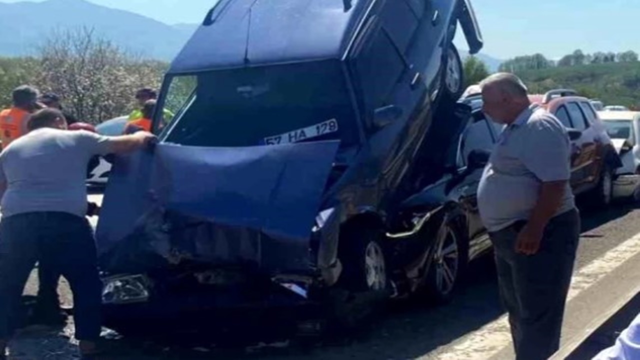 Anadolu Otoyolu Sakarya geçişinde zincirleme trafik kazası