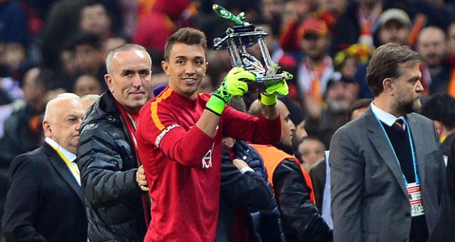 Muslera Galatasaray tarihine geçti