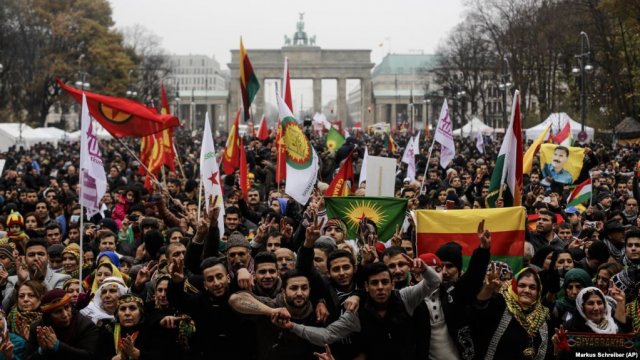 Almanya'da Öcalan resmi ve PKK sembolleri yasaklandı