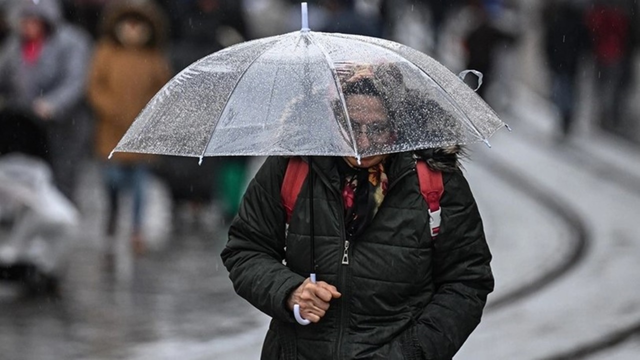 İstanbullular DİKKAT! Yarın evden çıkarken şemsiyenizi unutmayın! Kuvvetli yağış geliyor