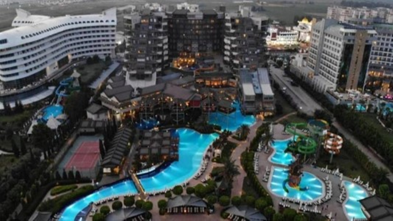 Yer: Antalya! Türk vatandaştan milliyet farkı ücreti alan otel gündemde
