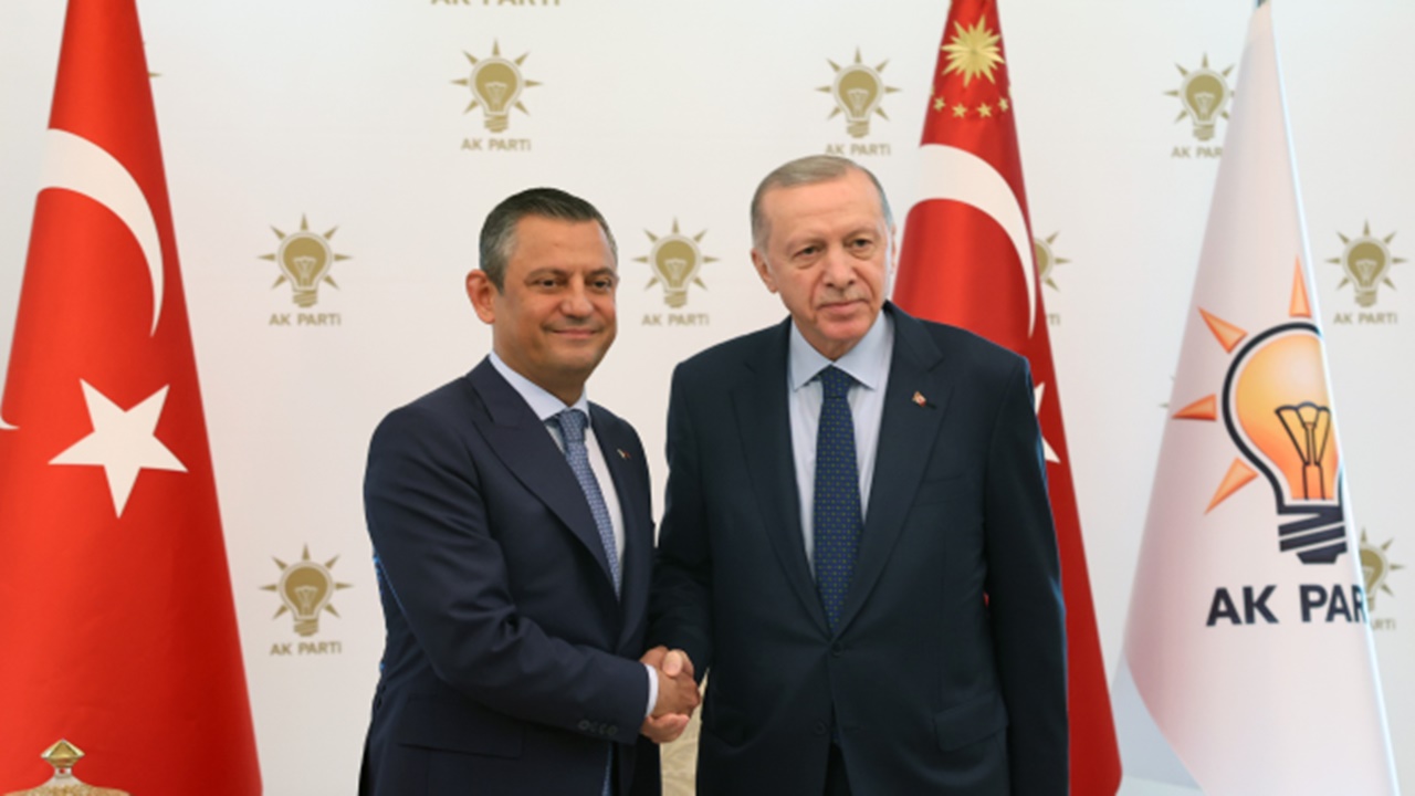 Özgür Özel’den Cumhurbaşkanı Erdoğan’a mesir macunu hediyesi