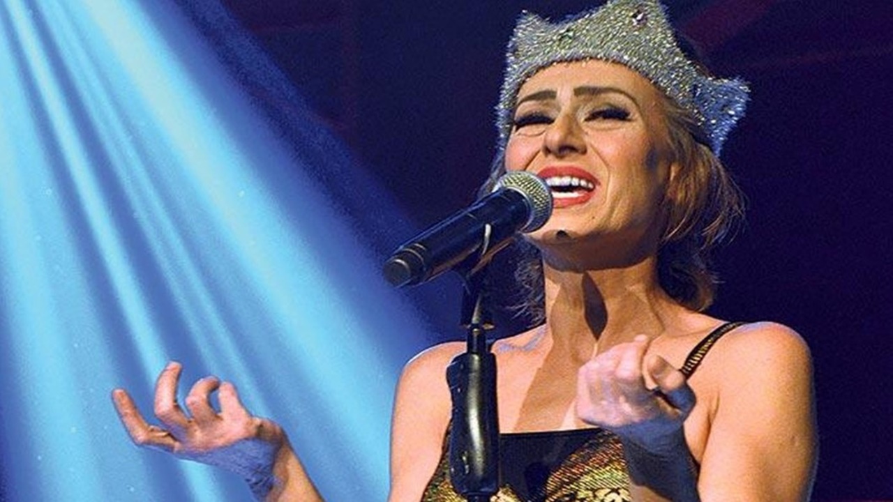 Ünlü Şarkıcı Yıldız Tilbe Trafik Kazası Geçirdi