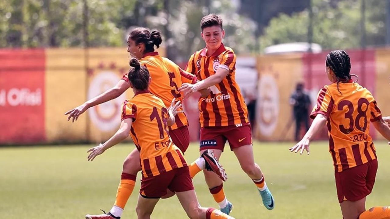 Galatasaray kadın futbol takımı Süper Lig şampiyonu oldu