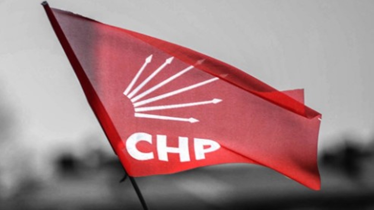 İYİ Parti’den istifa eden isim CHP’ye geçti! Rozetini Özgür Özel taktı
