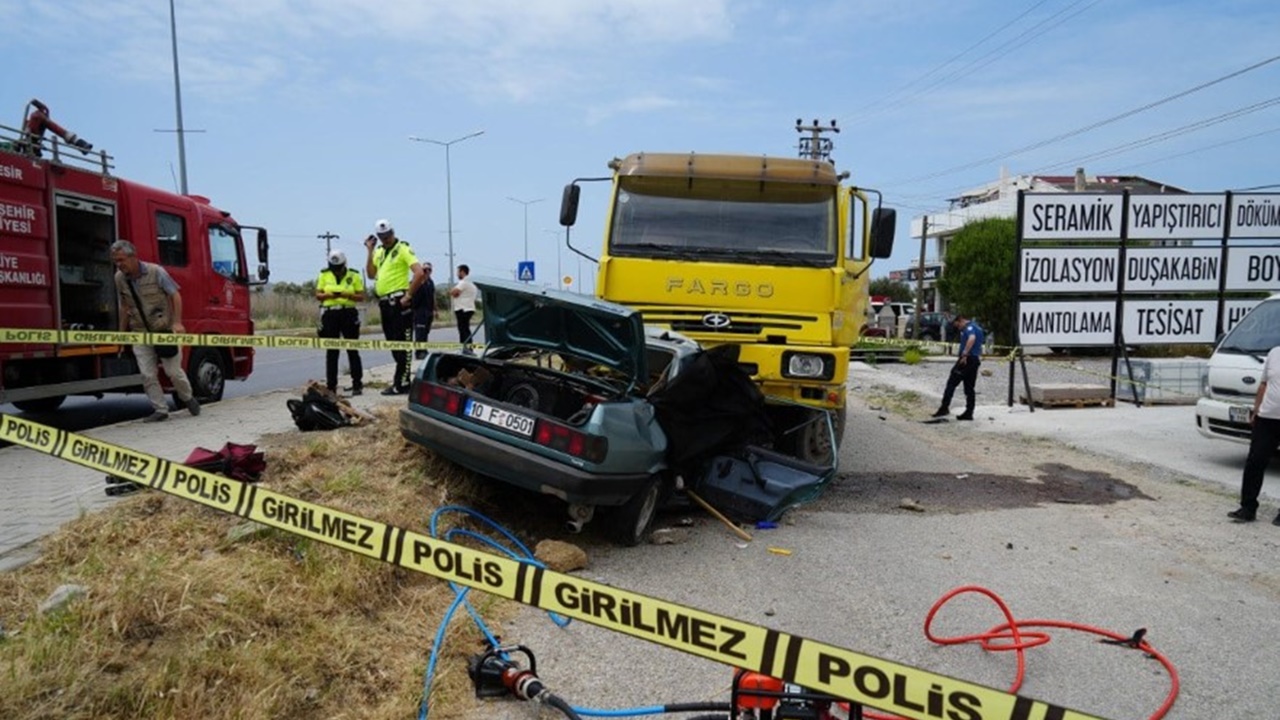 Edremit - İzmir Yolunda Trafik Kazası: 3 Ölü, 1 Yaralı