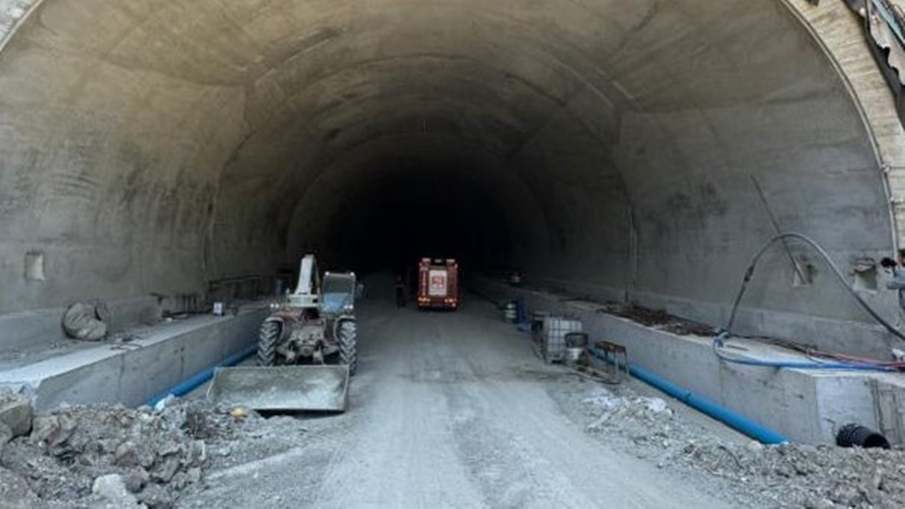 Trabzon’da tünel inşaatında iskele çöktü! Mahsur kalan işçiler var