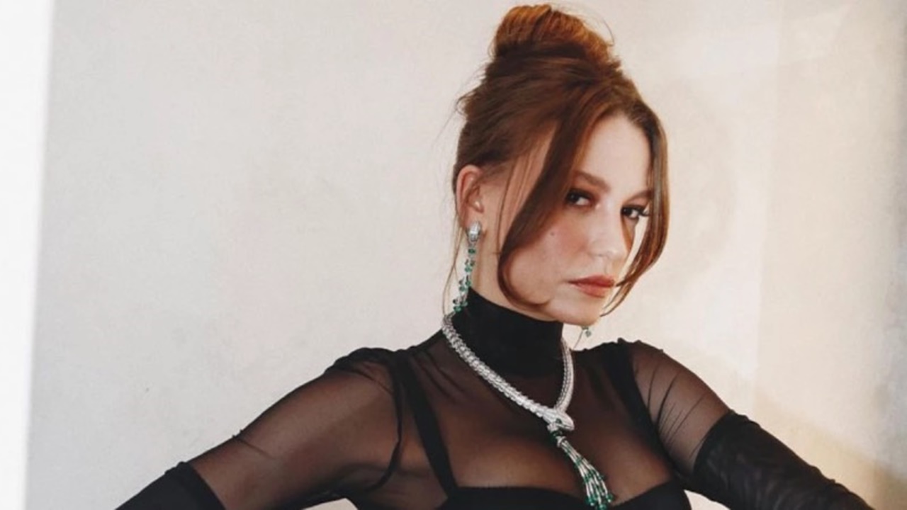 Serenay Sarıkaya ünlü bir marka için objektif karşısına geçti! Pozları sosyal medyayı salladı