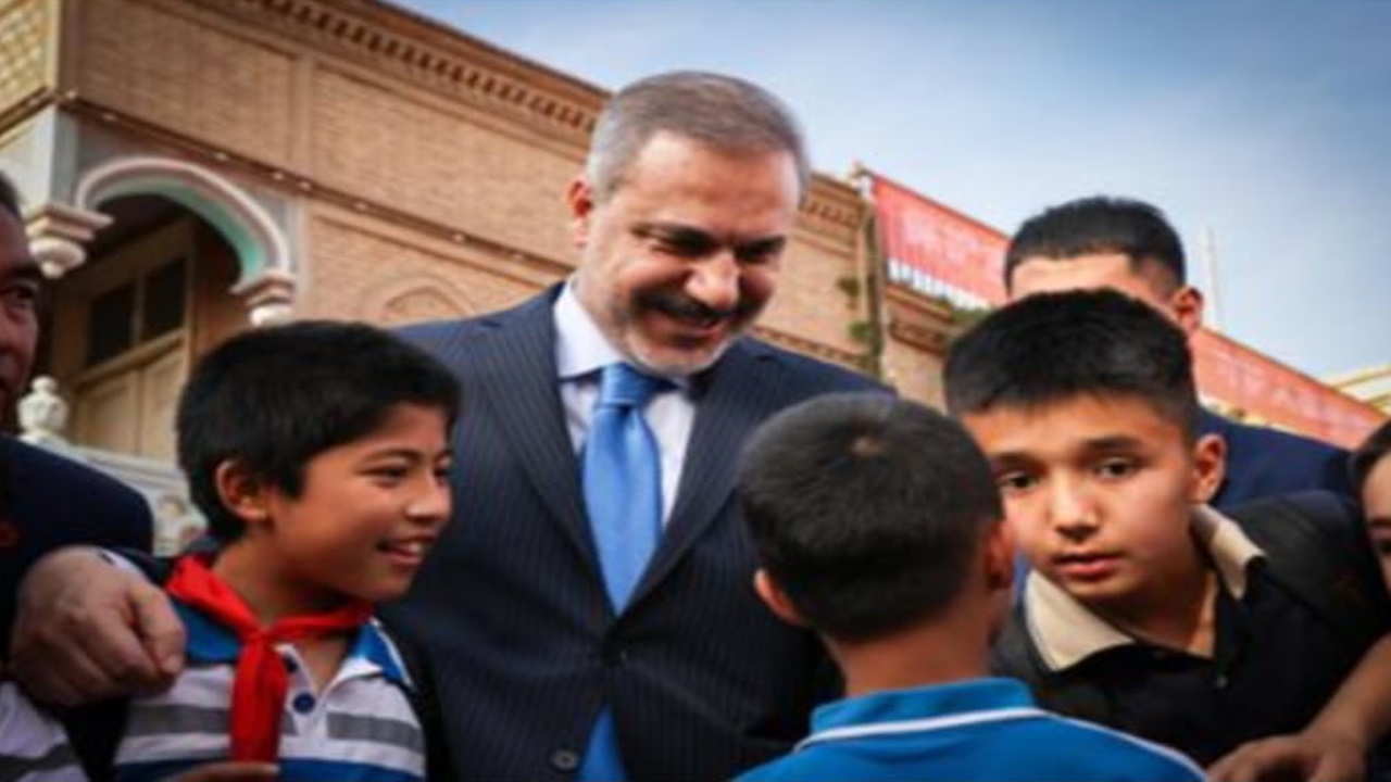 Hakan Fidan Urumçi ve Kaşgar’ı ziyaret etti! Dışişleri Bakanı Doğu Türkistan’da