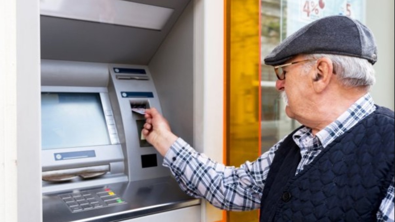 ATM’den maaş alan emekliye sürpriz ödeme! Sevindirici haber geldi