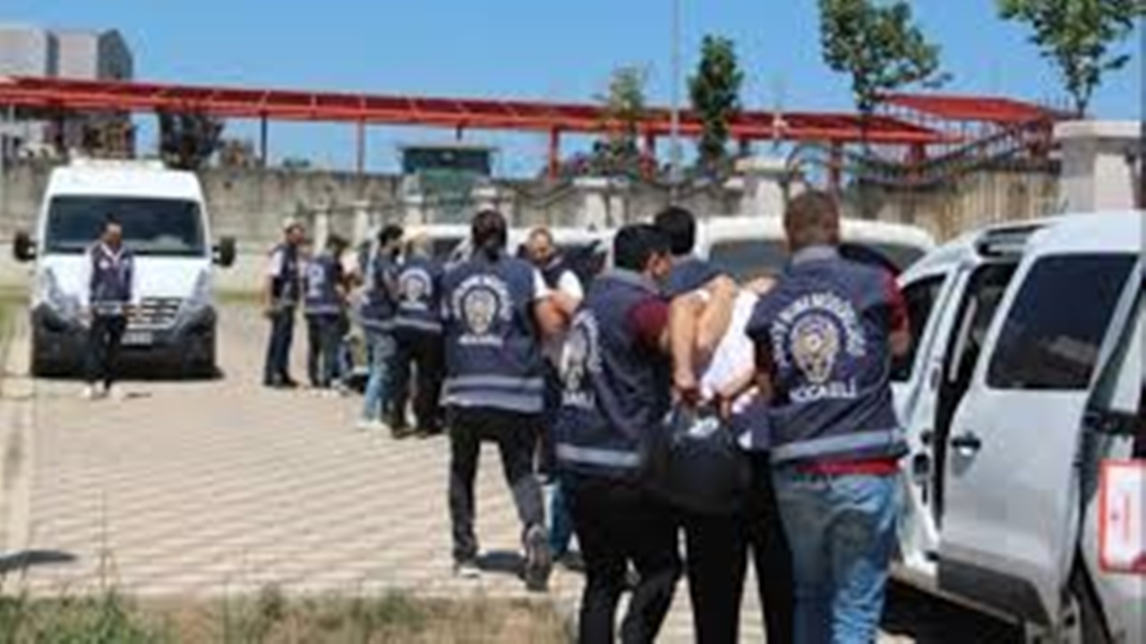 Kocaeli'nde 3 milyon TL lik  vurgun yapan zanlılar yakalandı