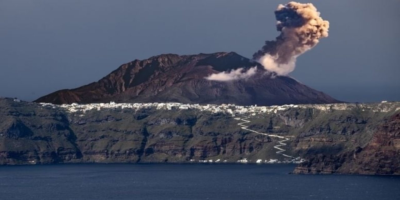 Santorini’de Deprem Paniği: Binlerce Kişi Adadan Ayrıldı!