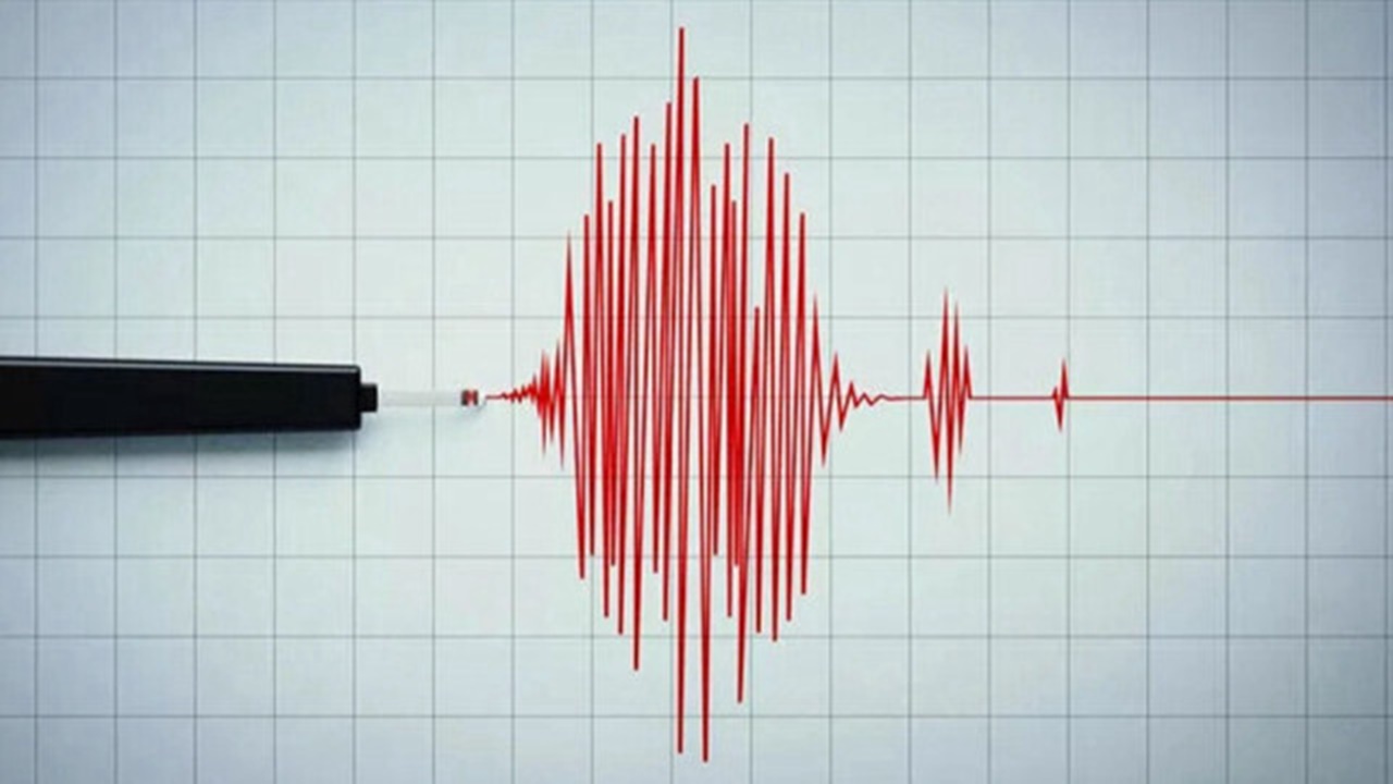 10 dakika arayla peş peşe depremler! 7.4'lük sarsıntı paniğe sürükledi