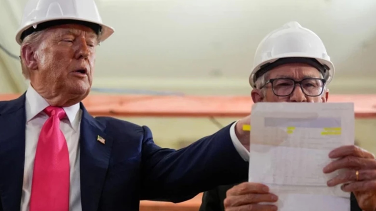Trump ve Powell kameralar önünde birbirine girdi