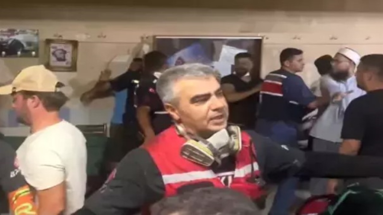 Yangın söndürme sırasında hırsızlık iddiası! Linçten jandarma kurtardı