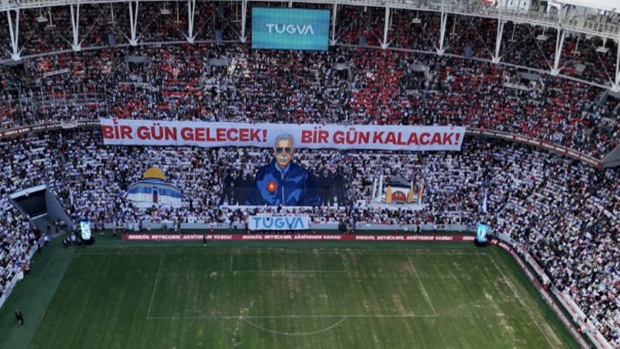 Beşiktaş Stadında TÜGVA etkinliği! Cumhurbaşkanı Erdoğan için koreografi yapıldı