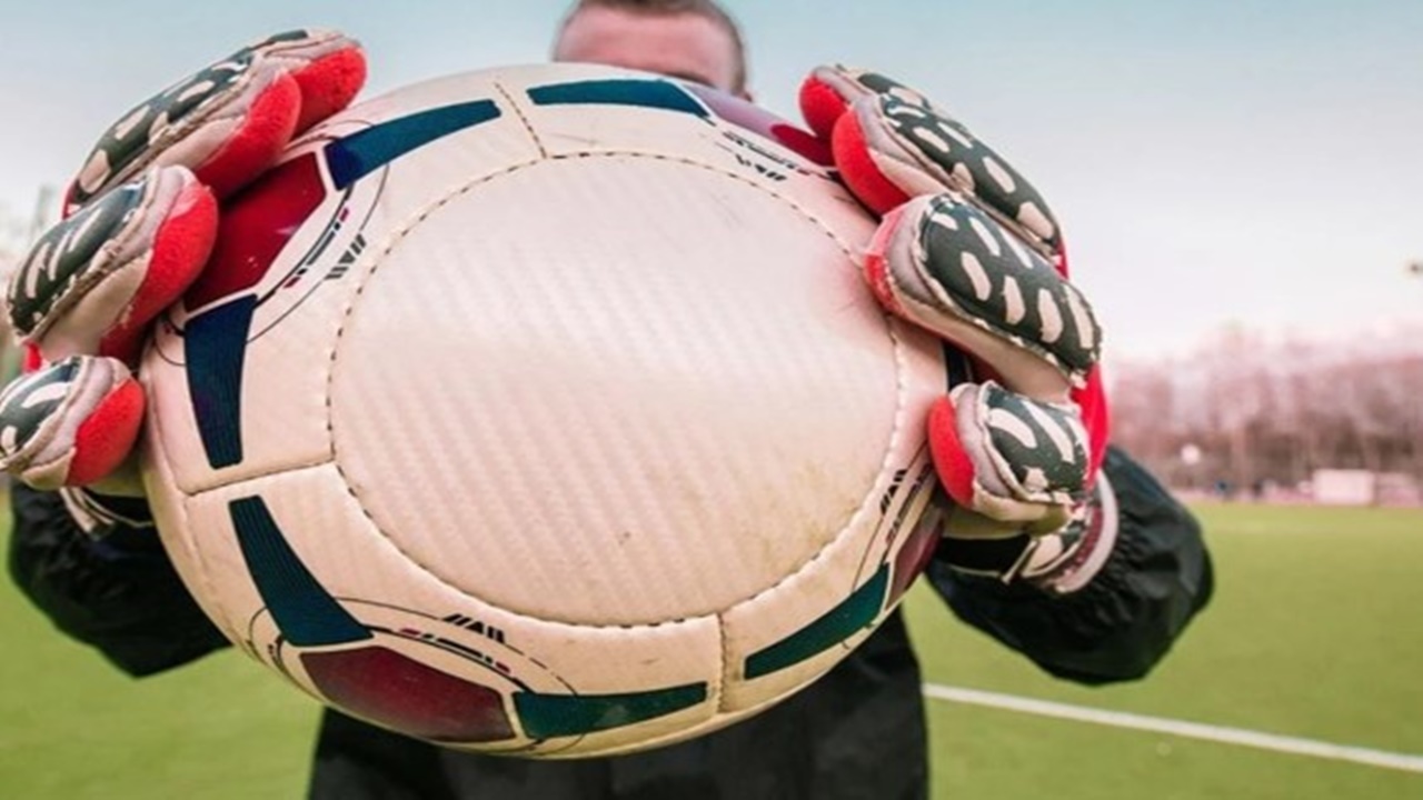 Süper Lig'de yeni kaleci kuralı! Topu 8 saniyeden fazla tutanlara ceza