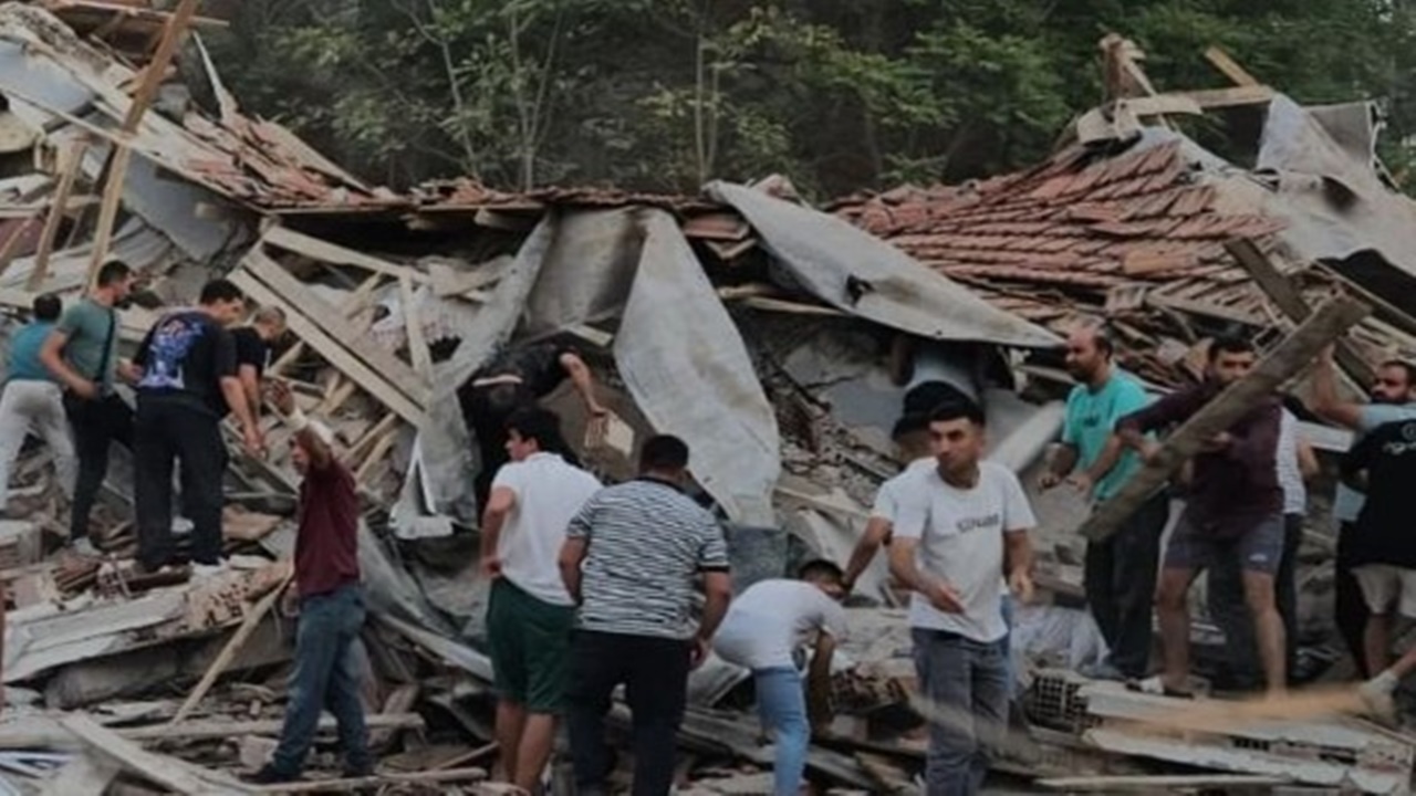 Balıkesir depreminin bilançosu belli oldu! Bakan Kurum açıkladı