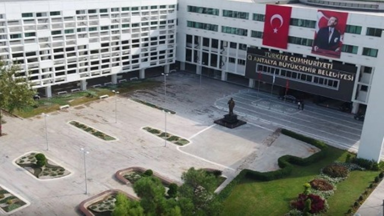 CHP'li belediyeye operasyon! 17 kişi gözaltında