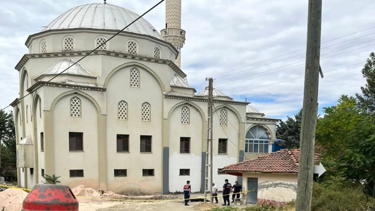 Amasya’da Feci Kaza! Cami Kubbesinden Düşen İşçi Hayatını Kaybetti