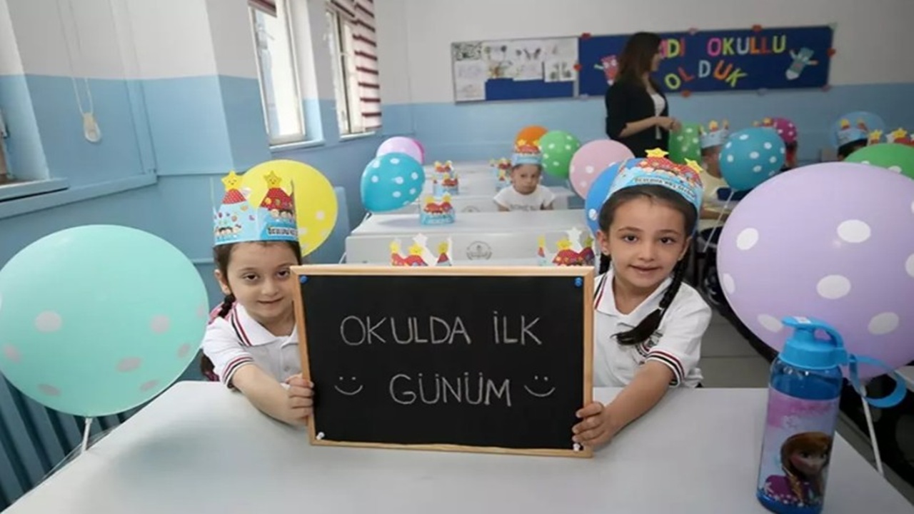 Okul Yolculuğu Başlıyor! Sağlık Bakanlığı’ndan Velilere ‘Uyum Eğitimi’ Uyarısı