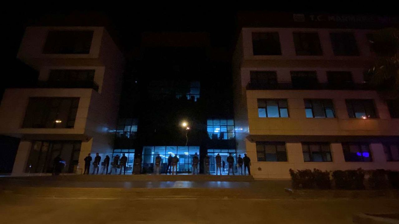 Marmaris Belediyesi’nde Yolsuzluk Baskını: "Balık Baştan Kokar!"