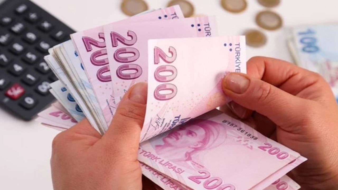 Düşük maaş alan emekliye ve dar gelirliye yeni destek geliyor