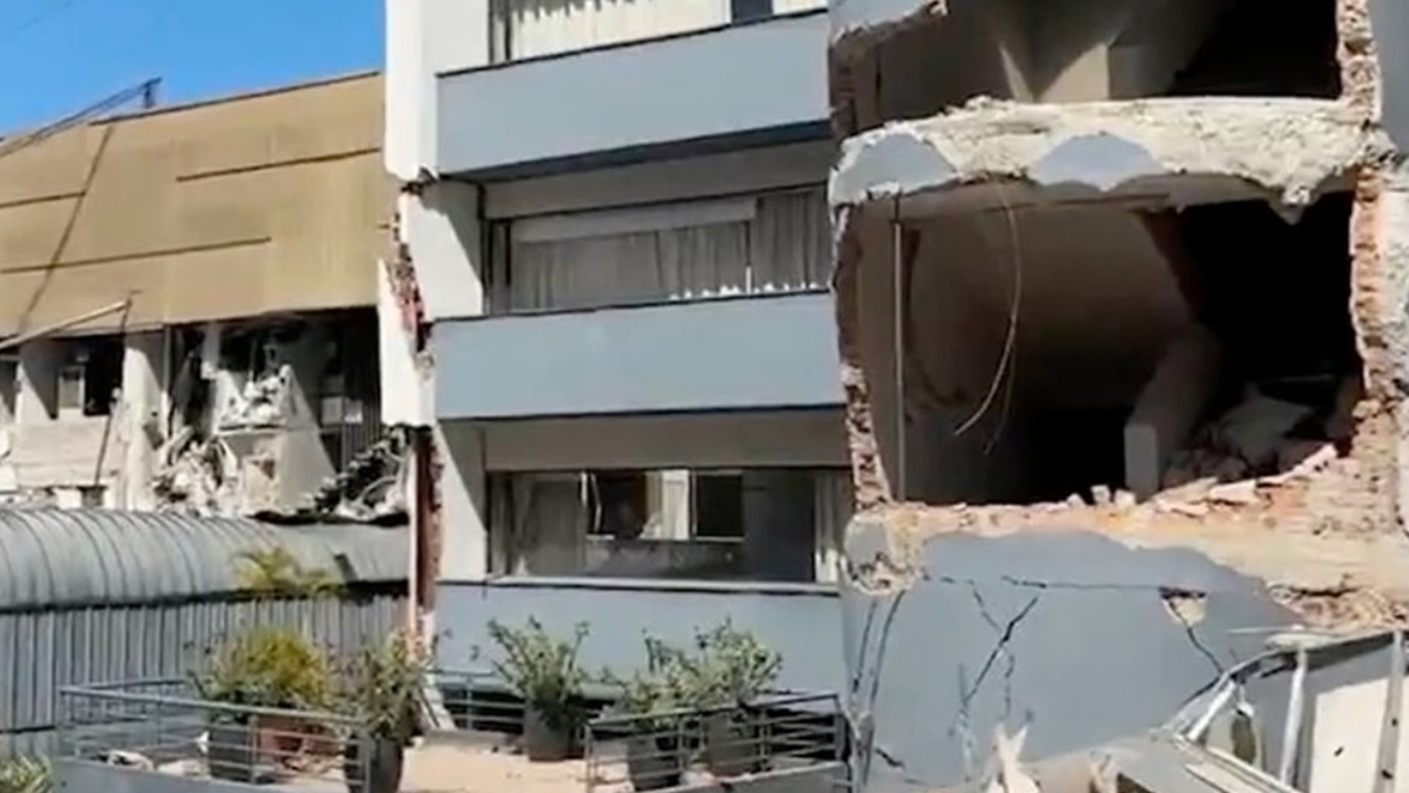 7,4 büyüklüğünde deprem: Çok sayıda can kaybı var