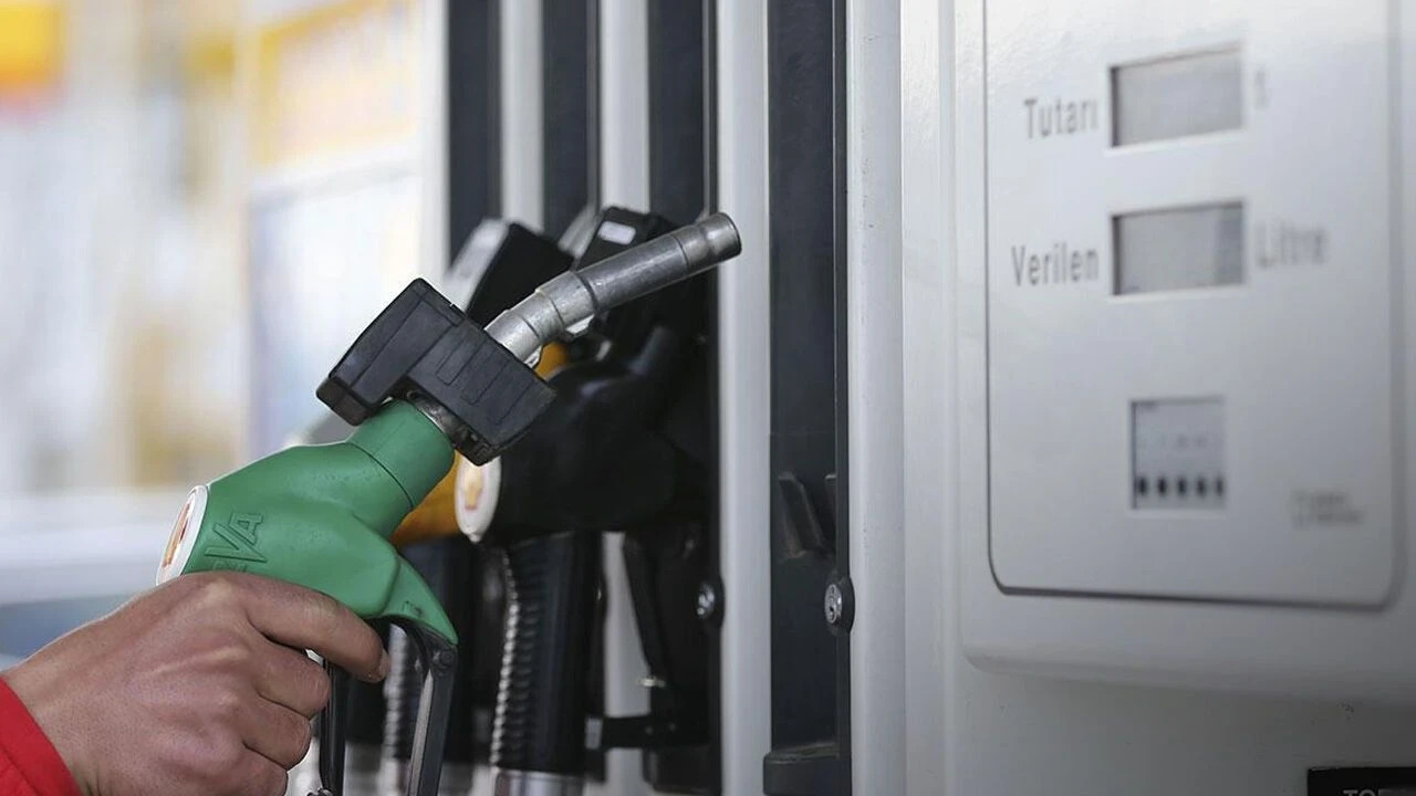 Benzine gece yarısı zammı! Bazı illerde litre fiyatı 72 lirayı geçti