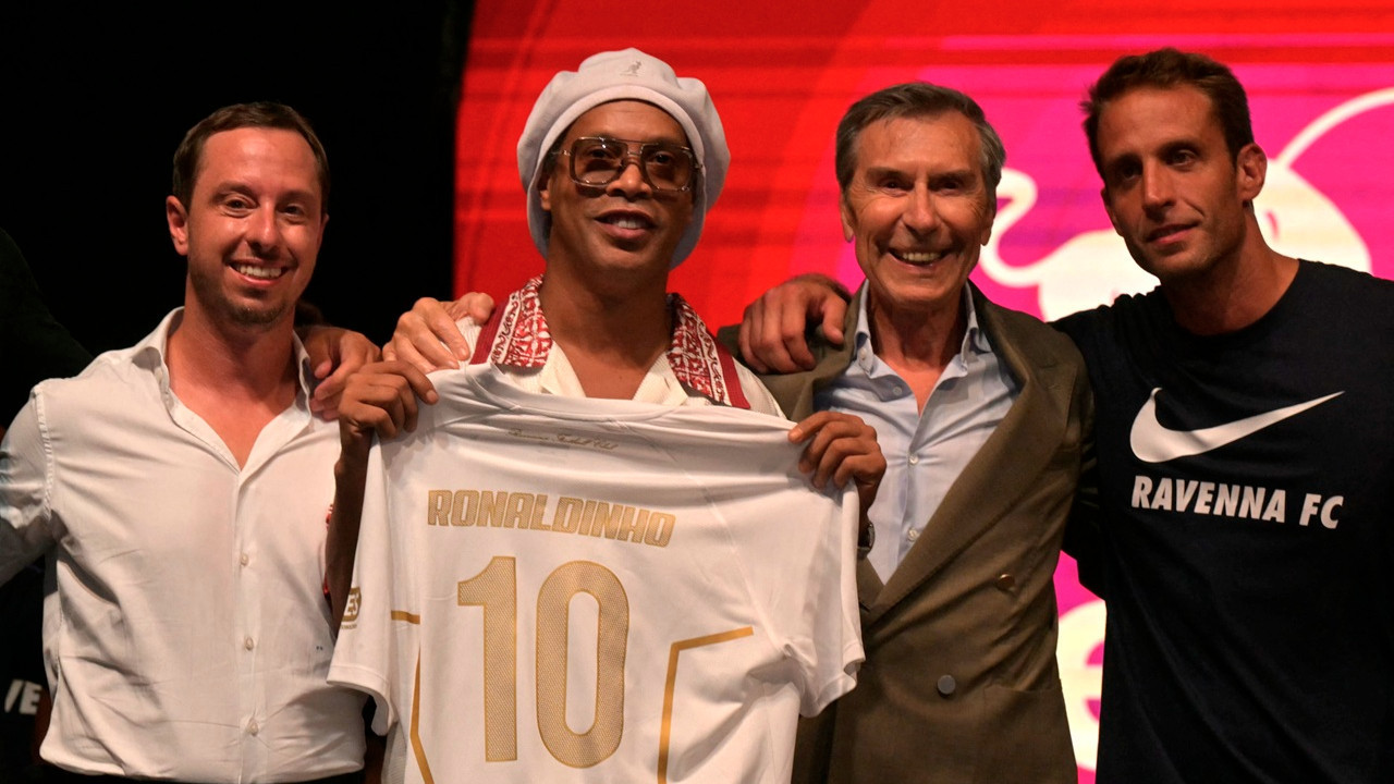 Ronaldinhonun 11 yıl sonra futbola dönüş adresi belli oldu