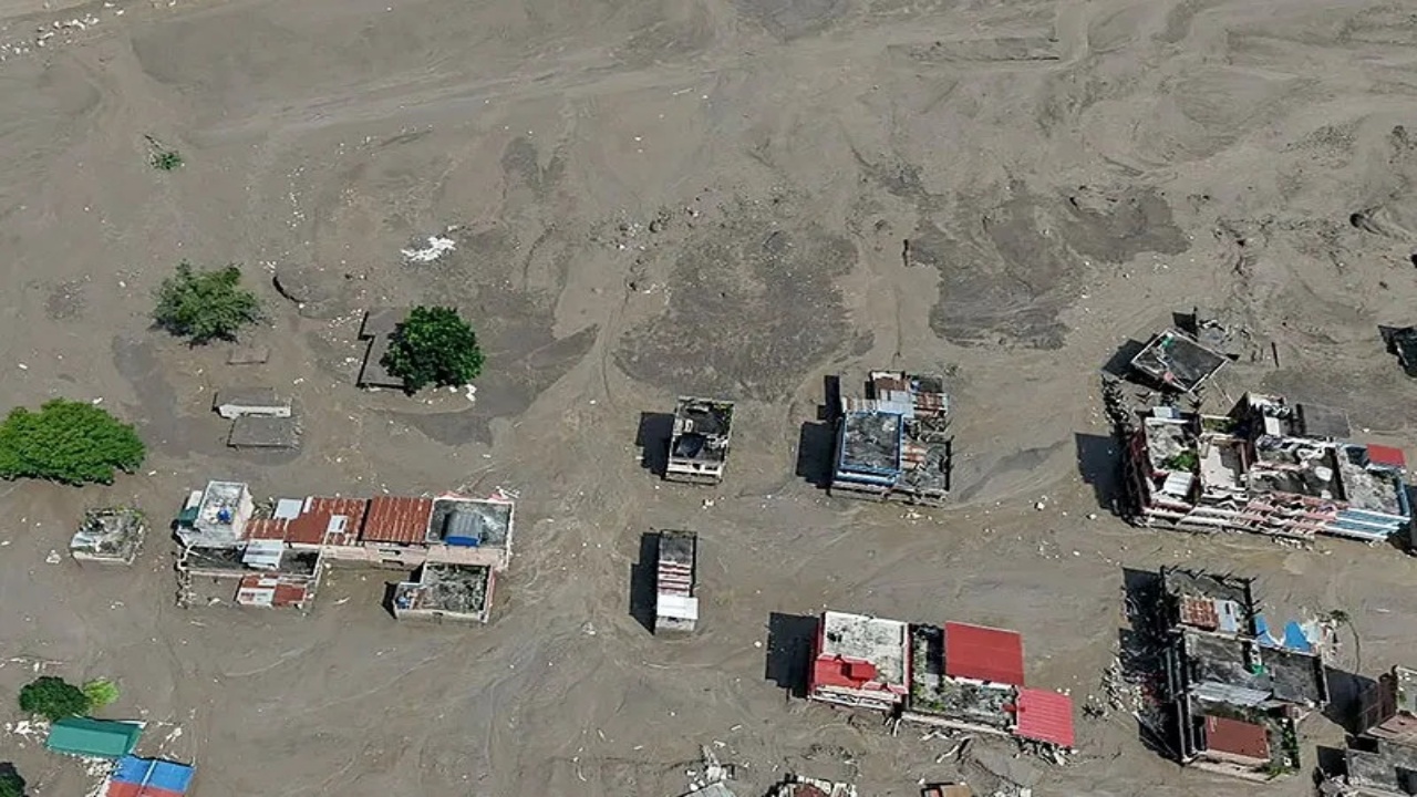Nepal’i sel vurdu, yüzlerce kişiden haber alınamıyor