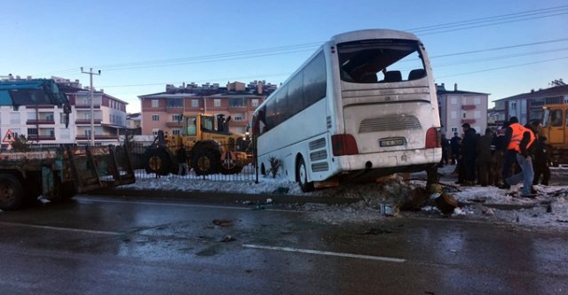 Konya'da öğrenci otobüsü devrildi: 3 ölü, 40 yaralı