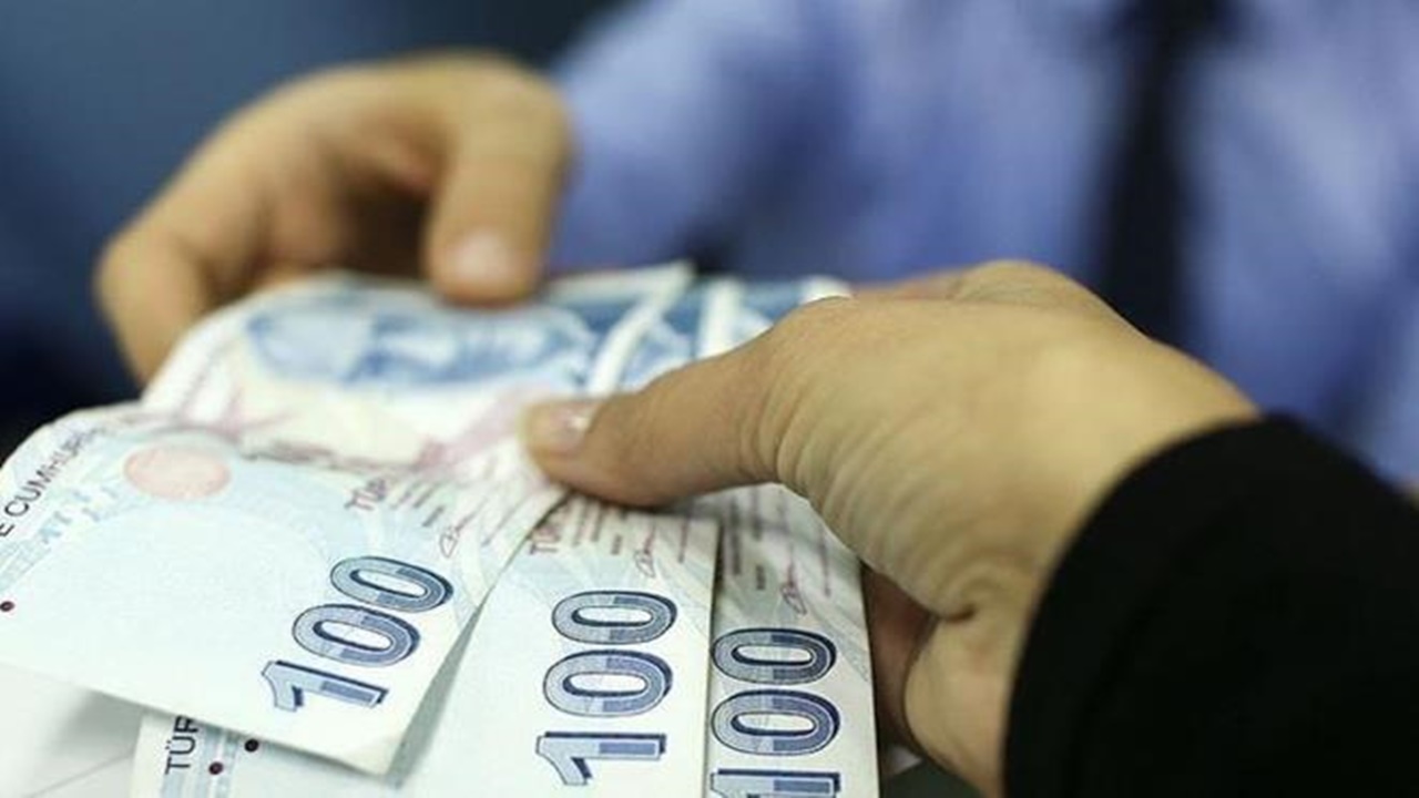 Daha yeni 22 bin lira olmuştu! Memuru bayram ettirecek 30 bin lira müjdesi geldi, emekliler de unutulmadı