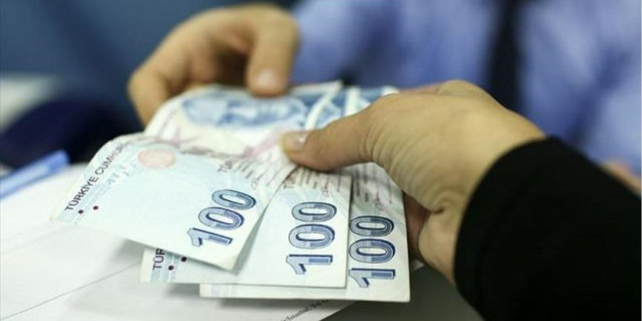 PTT Bank kara listedeki emekliye el uzattı: Kefilsiz en az 10 bin TL kredi hesaplara yatmaya başladı! 3050’ye sms gönderen…