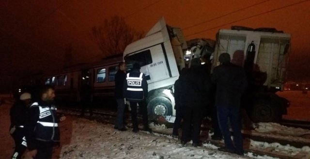 Kütahya'da tren kazası: Ölü ve yaralılar var