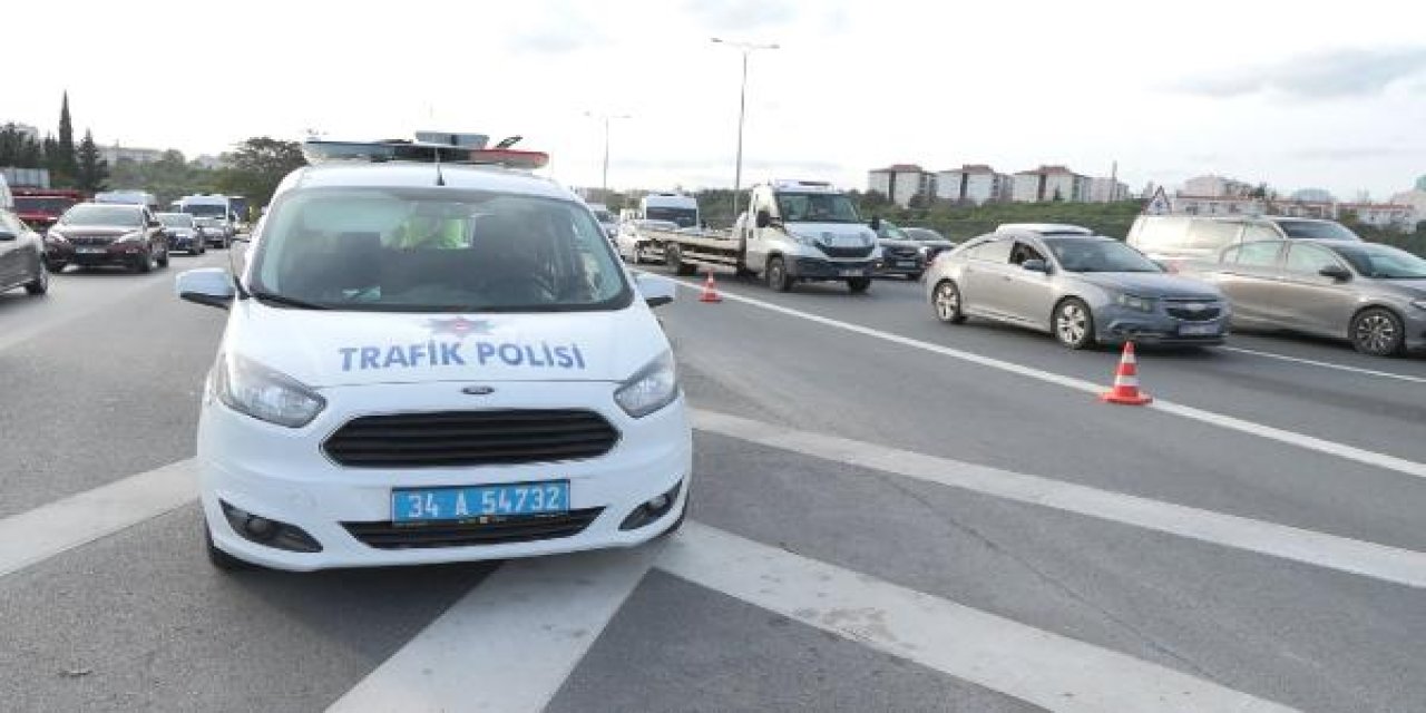 Polis, Çakarlı Araçları Denetledi