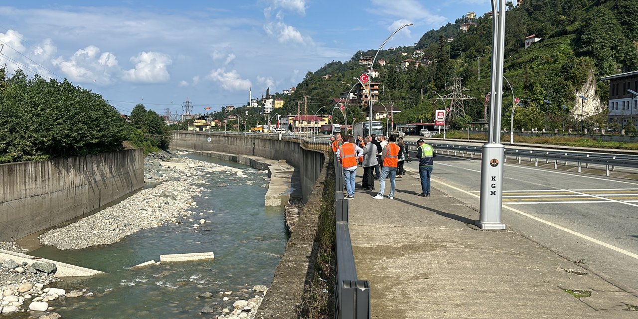 Rize’de Yağış Sonrası Bozulan Yollar Yapılacak