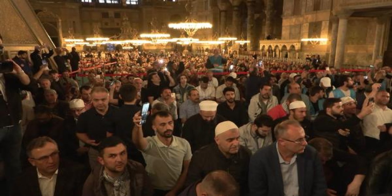 Ayasofya’da Filistinli Müslümanlar İçin Dua Edildi