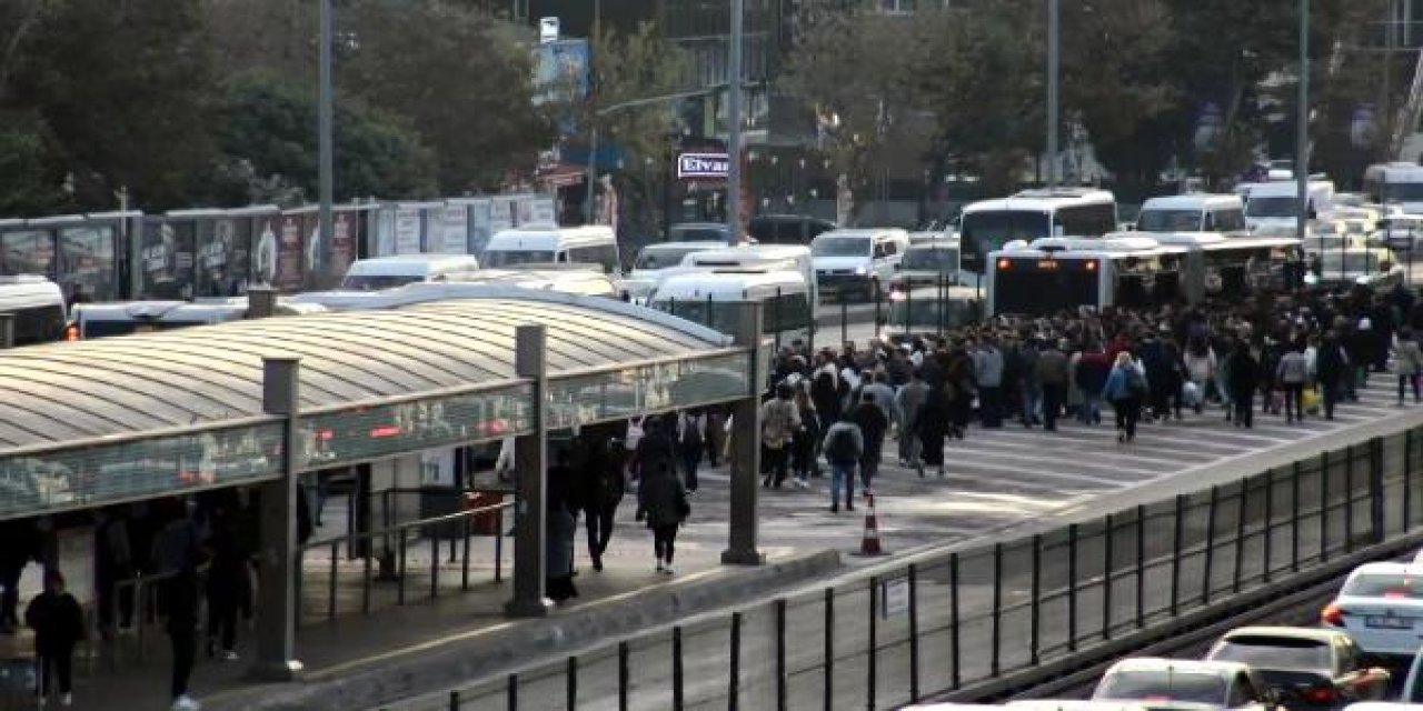 Avcılar Metrobüs Durağı Kapatıldı, Vatandaş Mağdur Oldu